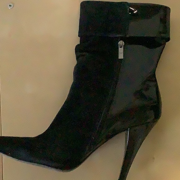 Beautiful black H by Halston boots. - Picture 4 of 4